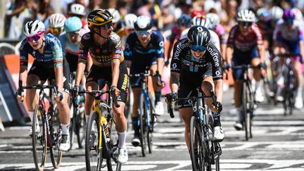 Lorena Wiebes a remporté la première étape du Tour de France femmes sur les Champs-Elysées, à Paris, le 24 juillet 2022. (MATTHIEU MIRVILLE / MATTHIEU MIRVILLE)