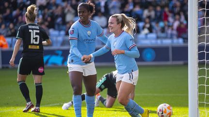 L'attaquante Lauren Hemp célèbre son but lors du match de championnat opposant&nbsp;Manchester City à Leicester City à l'Academy Stadium (Manchester), le 15 octobre 2022. (MI NEWS / AFP)