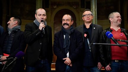 Les principaux leaders syndicaux, parmi lesquels Laurent Berger (CFDT) et Philippe Martinez (CGT), à Paris, le 10 janvier 2023. (JULIEN DE ROSA / AFP)