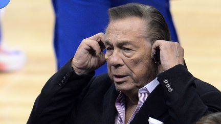 Donald Sterling,&nbsp;propri&eacute;taire de la franchise des Los Angeles Clippers, lors d'un match contre les Golden State Warriors, le 21 avril &agrave; Los Angeles (Californie).&nbsp; (ROBYN BECK / AFP)