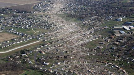 Les d&eacute;gats provoqu&eacute;s par le passage d'une tornade &agrave; Washington (Illinois, Etats-Unis), le 18 novembre 2013. (TASOS KATOPODIS / GETTY IMAGES)