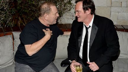 Quentin Tarantino (à droite) en conversation avec Harvey Weinstein, le 7 décembre 2015, lors de la promotion du film "Les huit salopards". (CHARLEY GALLAY / GETTY IMAGES NORTH AMERICA / AFP)