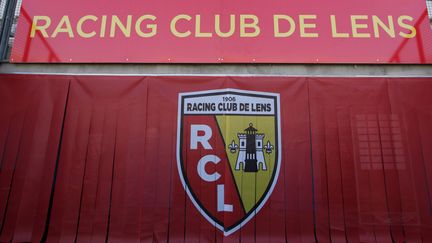 Le logo du RC Lens, au stade F&eacute;lix-Bollaert de la ville du Pas-de-Calais, le 29 janvier 2015. (THIERRY THOREL / CITIZENSIDE / AFP)