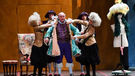 Des comédiens jouent "Le Bourgeois Gentilhomme" pendant le Printemps des Comédiens à Montpellier, le 6 juin 2019. (PASCAL GUYOT / AFP)