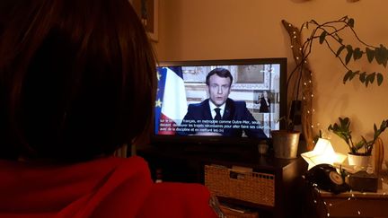 L'allocution d'Emmanuel Macron lundi 16 mars. (STÉPHANIE BERLU / FRANCE-INFO)