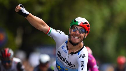 L'Italien Giacomo Nizzolo de l'équipe&nbsp;Qhubeka - Assos a remporté la 13e étape du Giro, vendredi 21 mai 2021.&nbsp; (DARIO BELINGHERI / AFP)