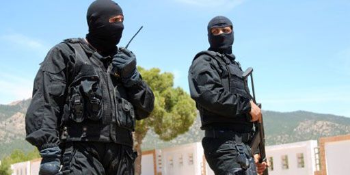 Membres des forces spéciales tunisiennes montant la garde à Kasserine, capitale de la région du mont Chaambi, le 7 mai 2013. (AFP - Abderrazek Khlifi)