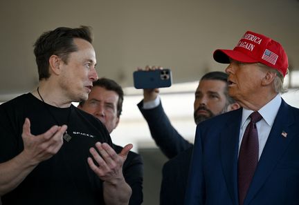 Elon Musk et Donald Trump ont assisté au lancement de la fusée Starship, de Space X, le 19 novembre 2024. (BRANDON BELL / GETTY IMAGES NORTH AMERICA)