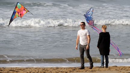 Sur la plage de Biarritz (Pyrénées-Atlantiques), le 19 décembre 2015. (IROZ GAIZKA / AFP)