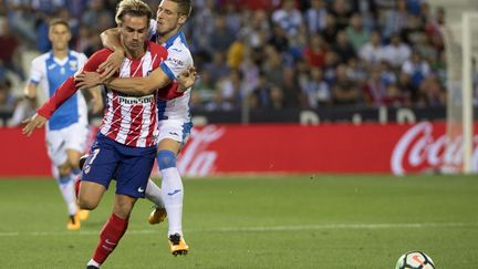 Ruben Perez retient Antoine Griezmann  (CURTO DE LA TORRE / AFP)