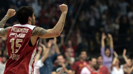 Giorgos Printezis exulte : l'Olympiakos est encore en vie (LOUISA GOULIAMAKI / AFP)