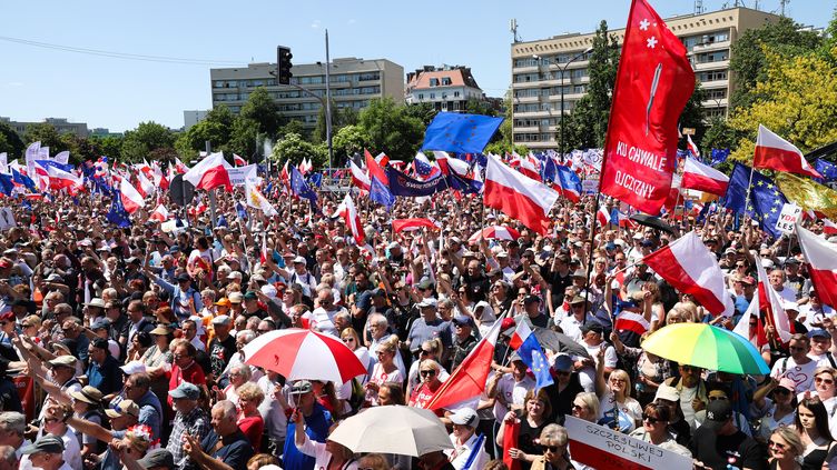 Protesters gathered against the government, in Warsaw, Poland, on June 4, 2023. (JAKUB PORZYCKI / ANADOLU AGENCY / AFP)