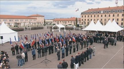 Vue de l'entrée de la caserne du 17e RGP de Montauban (Haute-Garonne) (FTV)