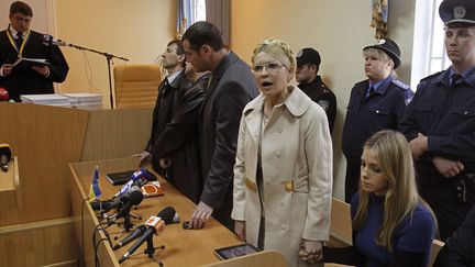 L'ex-Premi&egrave;re ministre ukrainienne, Ioulia Timochenko, lors d'une audience au tribunal de&nbsp;Kiev (Ukraine), le 11 octobre 2011. (GLEB GARANICH / REUTERS)