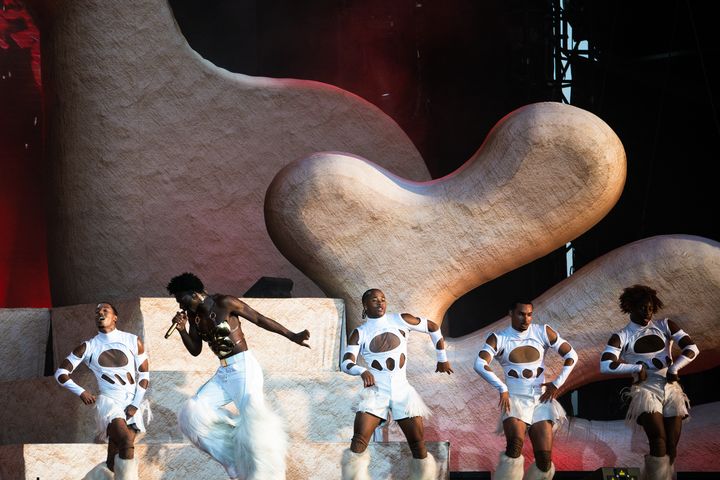 Le rappeur américain Lil Nas X sur la scène du Lollapalooza à Paris, le 22 juillet 2023. (JULIE SEBADELHA / AFP)