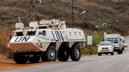 Des chars de la Finul sont stationnés le long d'Al-Khardali, dans le sud du Liban, le 17 septembre 2024. (RABIH DAHER / AFP)