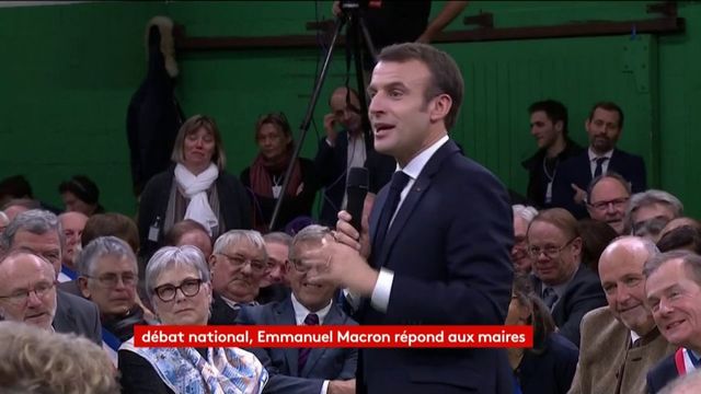 Grand débat national : Emmanuel Macron confronté à sa petite phrase sur le chômeur qui doit "traverser la rue"