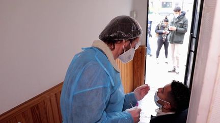 Testeur anti-Covid : un boulot étudiant au salaire généreux