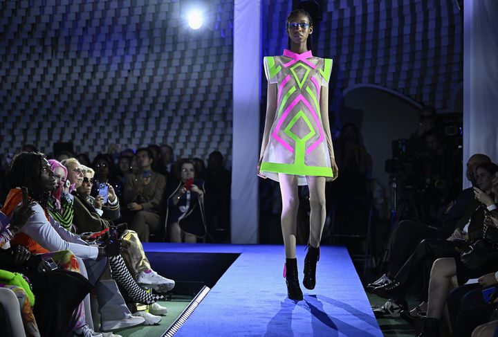 Pierre Cardin printemps-été 2024 à la Paris Fashion Week, le 25 septembre 2023 (JULIEN DE ROSA / AFP)