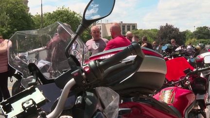 Accident de bus à Paris, motards en colère, méduses à Marseille… L'actualité du dimanche 26 juin en France