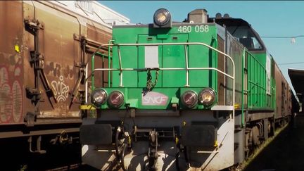 Le train qui achemine les fruits et légumes de Perpignan (Pyrénées-Orientales) à Rungis (Val-de-Marne) va reprendre du service en octobre 2021. La ligne était à l'arrêt depuis plus de deux ans. (FRANCE 2)