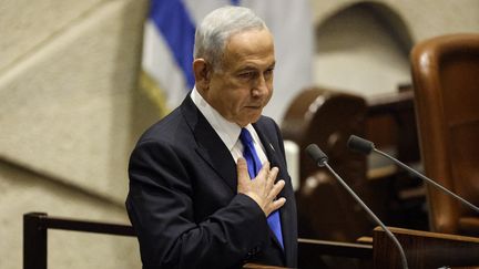 Benyamin Nétanyahou présente le nouveau gouvernement au parlement à la Knesset, à Jérusalem, le 29 décembre 2022. (AMIR COHEN / POOL / AFP)