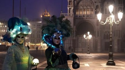 Le carnaval de Venise, en Italie, se déroule en ce moment. Les touristes sont nombreux à se presser, masqués, sur la lagune. Et parmi eux, 40 % de Français.