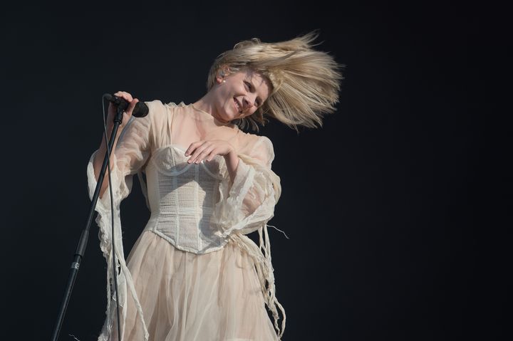 La chanteuse Aurora, dans un mouvement de danse, à Rock en Seine, le 28 août.&nbsp; (DAVID WOLFF - PATRICK / REDFERNS)