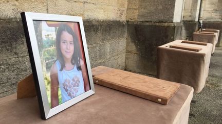 Des registres installés dans l'église de La Tour du Pin (Isère), le 2 juin 2018, à l'occasion de la cérémonie d'hommage à la petite Maëlys, morte neuf mois plus tôt. (MARION FEUTRY / FRANCE 3 ALPES)