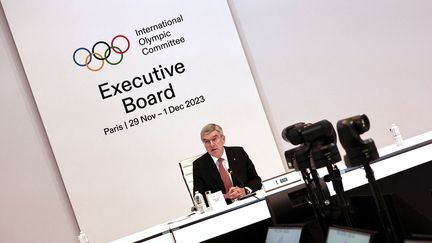 Le président du Comité international olympique (CIO) Thomas Bach, lors de la réunion du Comité exécutif du CIO à Paris, le 29 novembre 2023. (FRANCK FIFE / AFP)