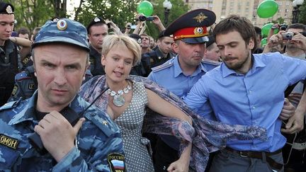 et la militante écologiste Yevgeniya Chirikova lors d’un manifestation à Moscou, le 17 mai 2012.

Piotr Verzilov, le mari (g.) de Nadejda Tolokonnikova, l’une des Pussy accusées, n’hésite pas à comparer l’attitude du Kremlin à celle du pouvoir chinois vis-à-vis de l’artiste Ai Weiwei, assigné à résidence à Pékin.

Yevgeniya Chirikova a reçu le Goldman Environmental Prize en 2012 pour son action militante. (AFP/Iliya Pitalev / RIA Novosti)