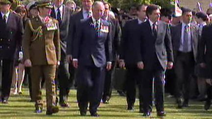 Le prince Charles et François Fillon à Bayeux le 6 juin 2009 (© France 2)