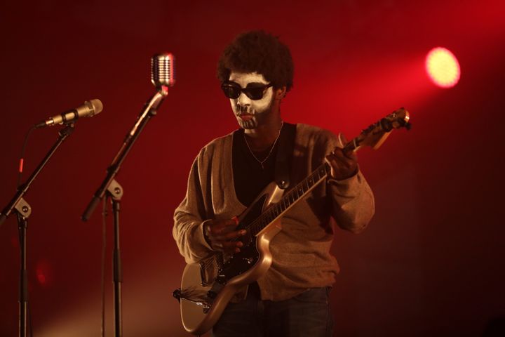 Curtis Harding en mode Halloween samedi au Pitchfork Paris 2015.
 (Gilles Scarella / Studio France Télévisions)