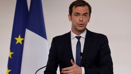 Olivier Véran, ministre de la Santé et de la Solidarité à la conférence de presse Covid-19, à Paris, le 22 avril 2021. (AFP)