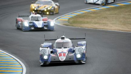 &nbsp; (56 bolides prendront le départ samedi à 15h00 de la célèbre course d'endurance automobile du Mans © Maxppp)