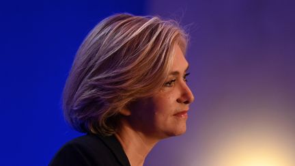 Valérie Pécresse, candidate LR au premier tour de la présidentielle, lors d'un discours à Paris, le 10 avril 2022. (ALAIN JOCARD / AFP)