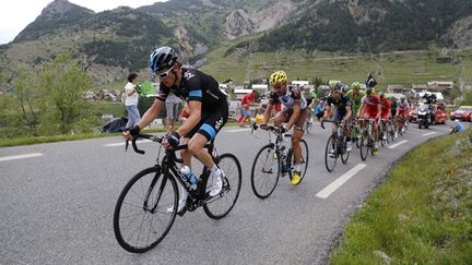 &nbsp; (Le peloton a souffert dans les Alpes © RF/BS)