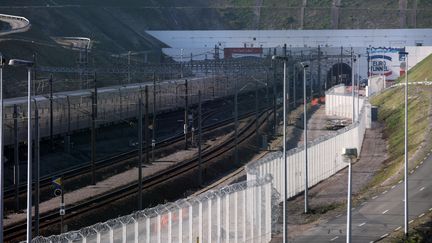 L'entrée du tunnel sous la Manche côté français à Calais (Pas-de-Calais), le 26 octobre 2015. (THIERRY THOREL / CITIZENSIDE / AFP)