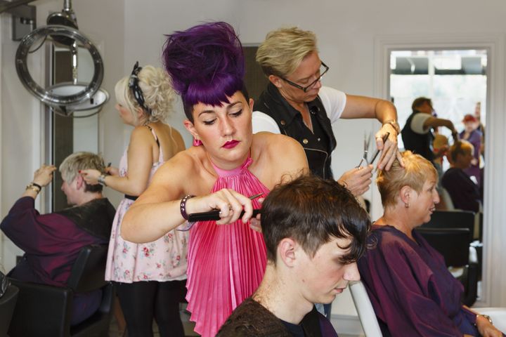 Martin Parr, Hair salon, Wolverhamton, 2012 (© Martin Parr / Magnum Photos)