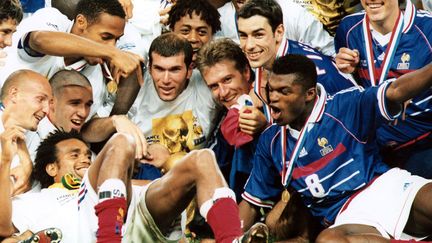 Les Bleus remportent la Coupe du monde de football, le 12 juillet 1998 au Stade de France (Saint-Denis). (LEEMAGE / AFP)