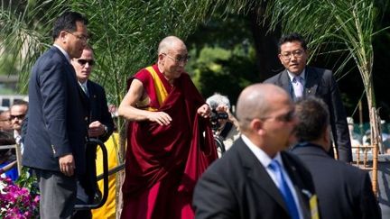 Le Dalaï lama s'apprête à faire un discours pour la paix dans le monde face au Capitole à Washington le 9 juillet 2011 (AFP PHOTO / Nicholas KAMM)