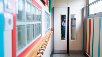 Un couloir de l'école maternelle Curie de Marles-les-Mines (Pas-de-Calais), le 1er septembre 2021. (MAXPPP)