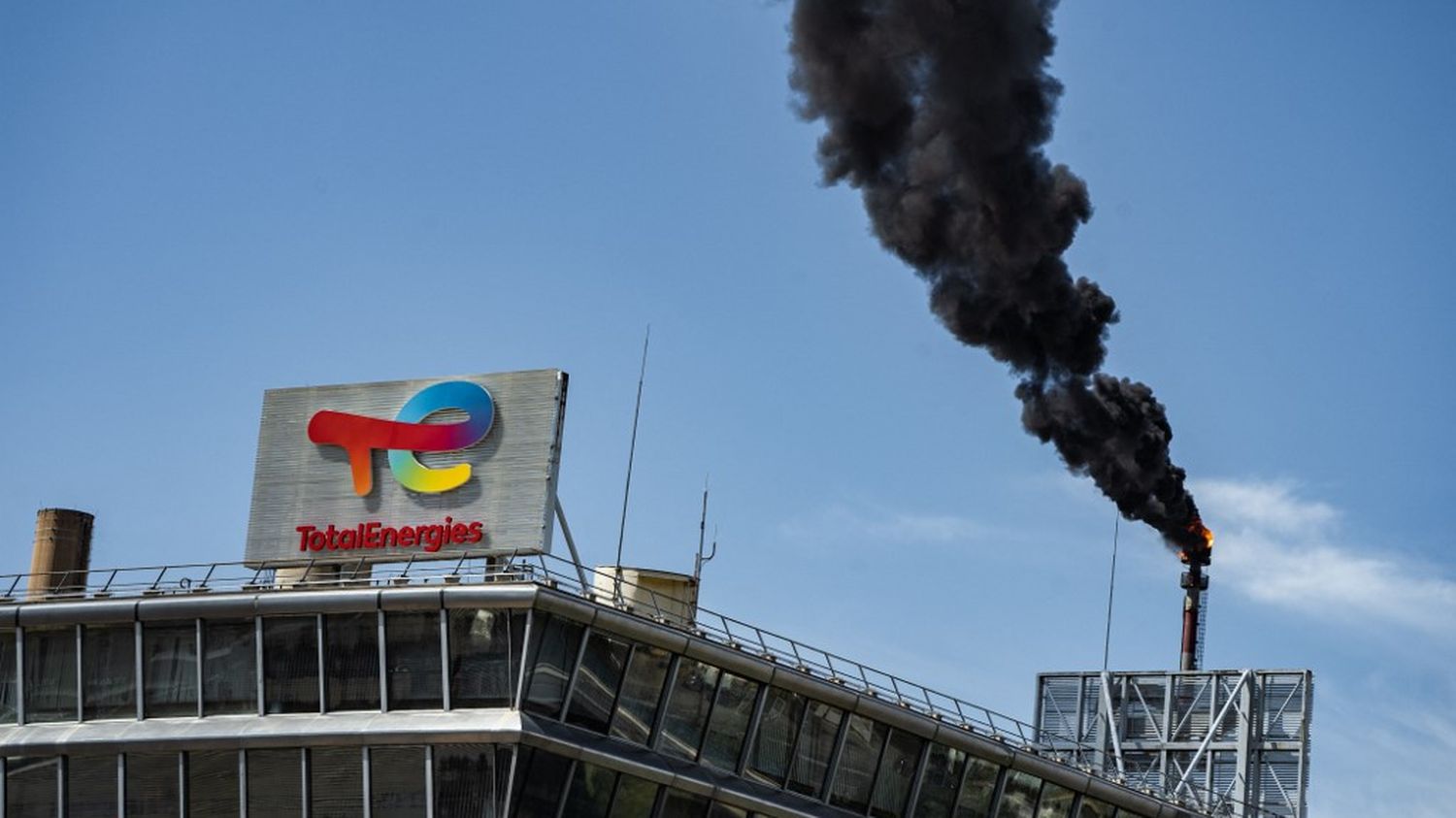 Pénurie De Carburant : Mouvement Suspendu à Feyzin, La Dernière ...