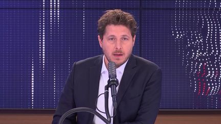 Julien Bayou, secrétaire national d'Europe Ecologie-Les Verts, était l'invité du "8h30 franceinfo", lundi 20 septembre 2021
 (FRANCEINFO / RADIO FRANCE)