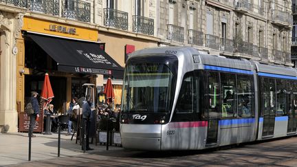 La TVA r&eacute;duite pour les transports pourrait co&ucirc;ter entre 300 et 500 millions d'euros.&nbsp; (JARRY-TRIPELON / ONLY FRANCE / AFP)