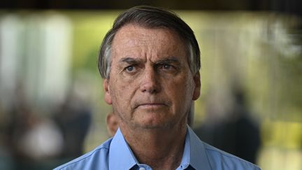 Le président brésilien Jair Bolsonaro à Brasilia (Brésil), lors d'une conférence de presse, le 19 octobre 2022. (MATEUS BONOMI / ANADOLU AGENCY / AFP)