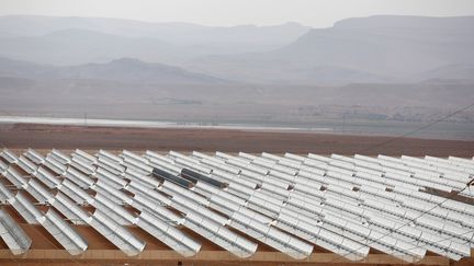 Vue de la centrale solaire de Noor II, près de Ouarzazate au Maroc, le 4 novembre 2016. L'électricité servira en partie à faire tourner une usine de dessalement d'eau de mer à Agadir. (YOUSSEF BOUDLAL / X02771)