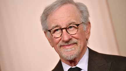 Le réalisateur américain Steven Spielberg lors du déjeuner des nommés aux Oscars, au Beverly Hilton de Beverly Hills, en Californie, le 12 février 2024. (VALERIE MACON / AFP)