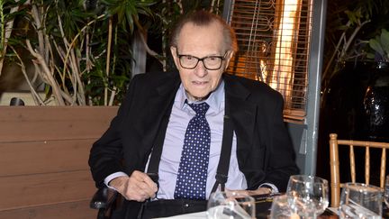 Larry King&nbsp;lors de son 86e anniversaire, le 25 novembre 2019, à&nbsp;Beverly Hills, en Californie (Etats-Unis). (GREGG DEGUIRE / GETTY IMAGES NORTH AMERICA / AFP)