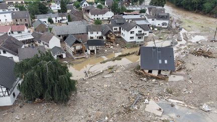 Le village de Schuld, en&nbsp;Rhénanie-Palatinat (Allemagne), a été ravagé par les inondations, le 15 juillet 2021. Au moins six maisons ont été détruites par les torrents d'eau qui se sont abattus. (BORIS ROESSLER / DPA / AFP)